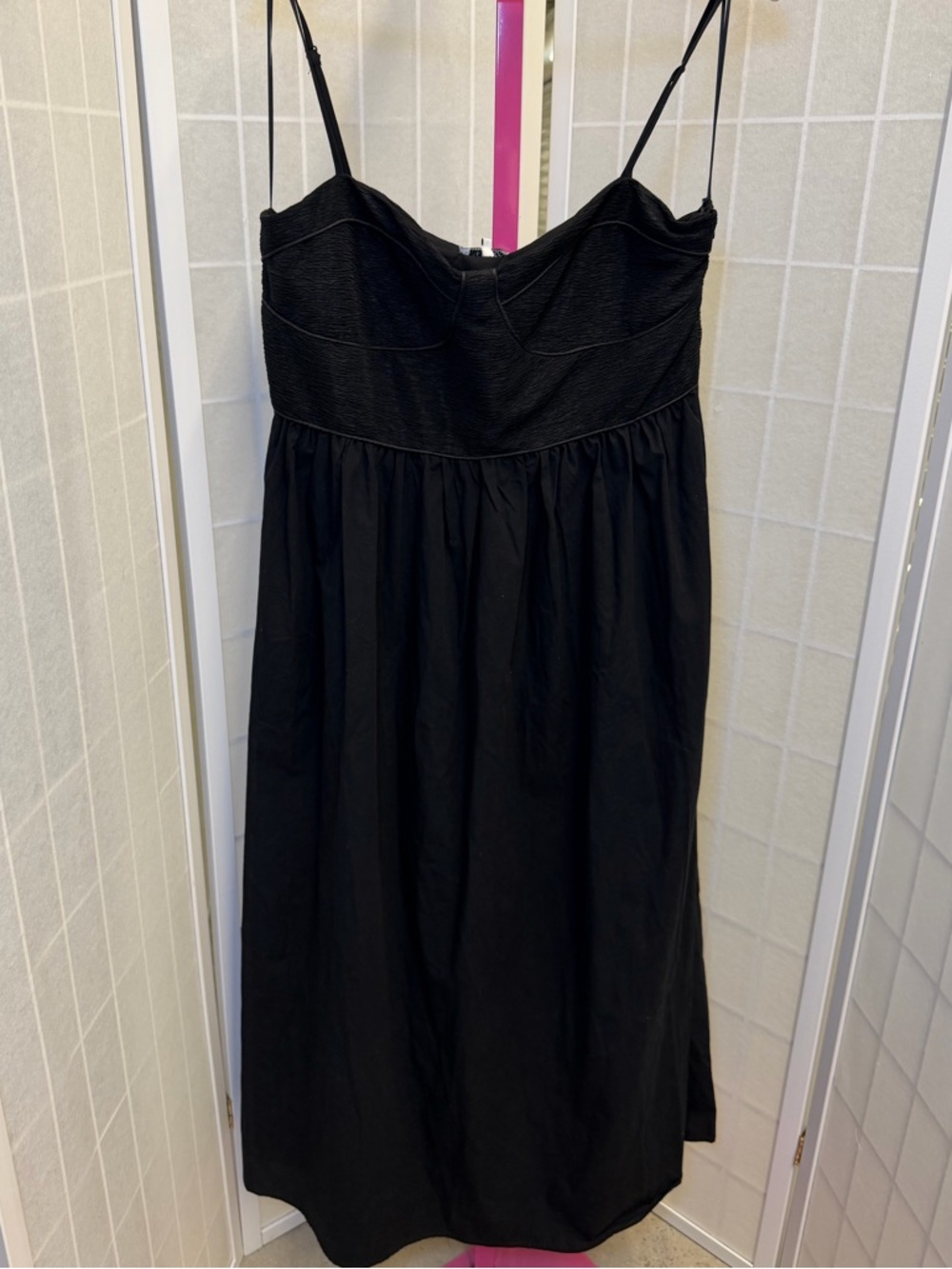 Crescent Black Strapless Sweetheart Midi Dress